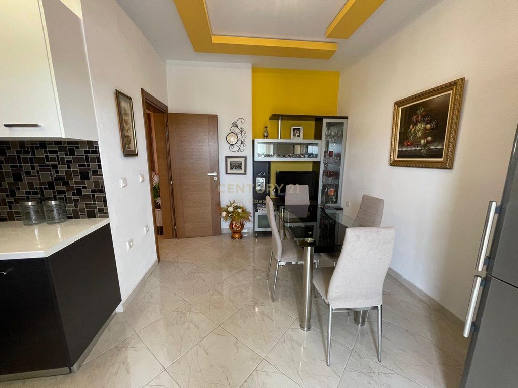 Shitet Apartament 2+1 pranë Gjykatës së Vjetër, Vlorë!!