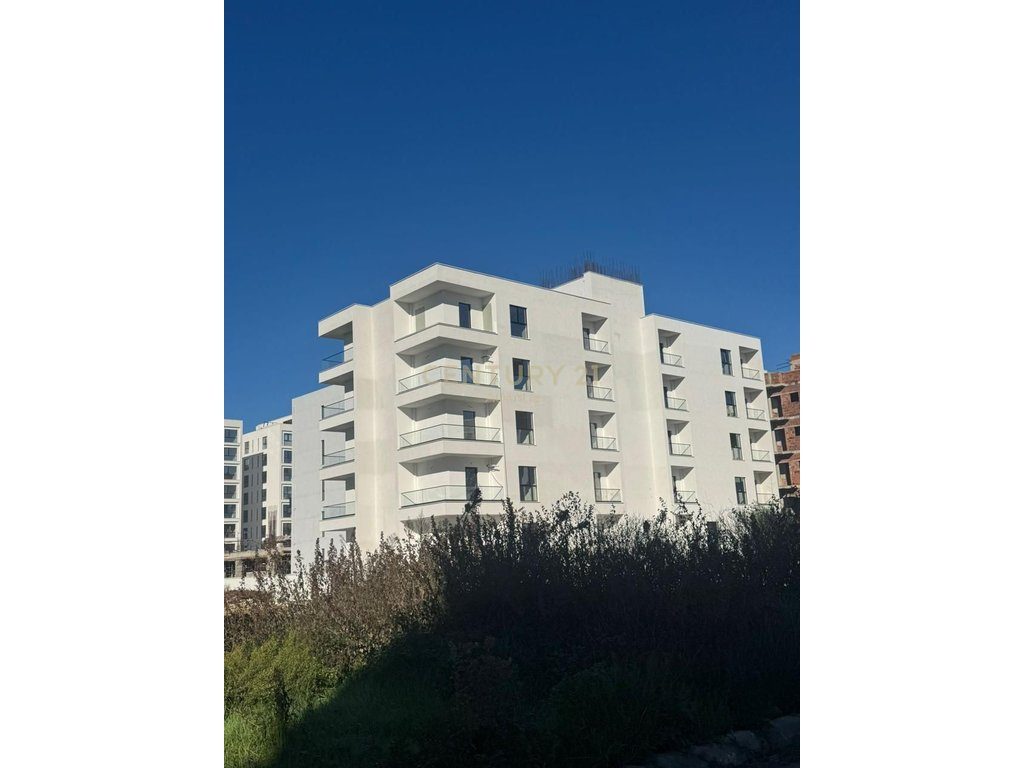 Apartament 1+1 për Shitje – Mali i Robit, Golem !!