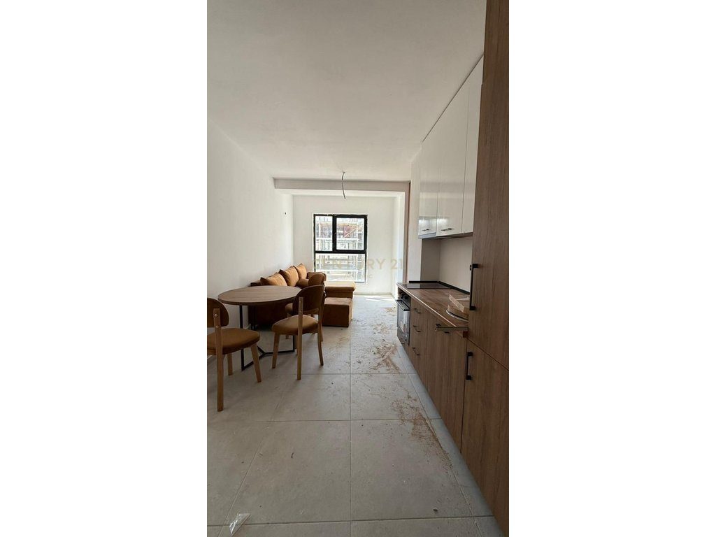 Apartament 1+1 për Shitje – Mali i Robit, Golem !!