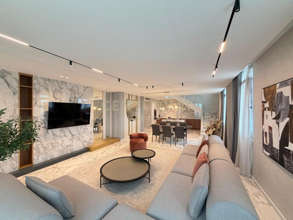 Duplex luksoz 221 m²  + parkim te mbyllur te "Square 21", Tiranë