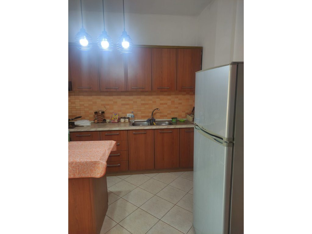 Apartament 2+1 Me Qira në Rruga Siri Kodra, Tiranë.