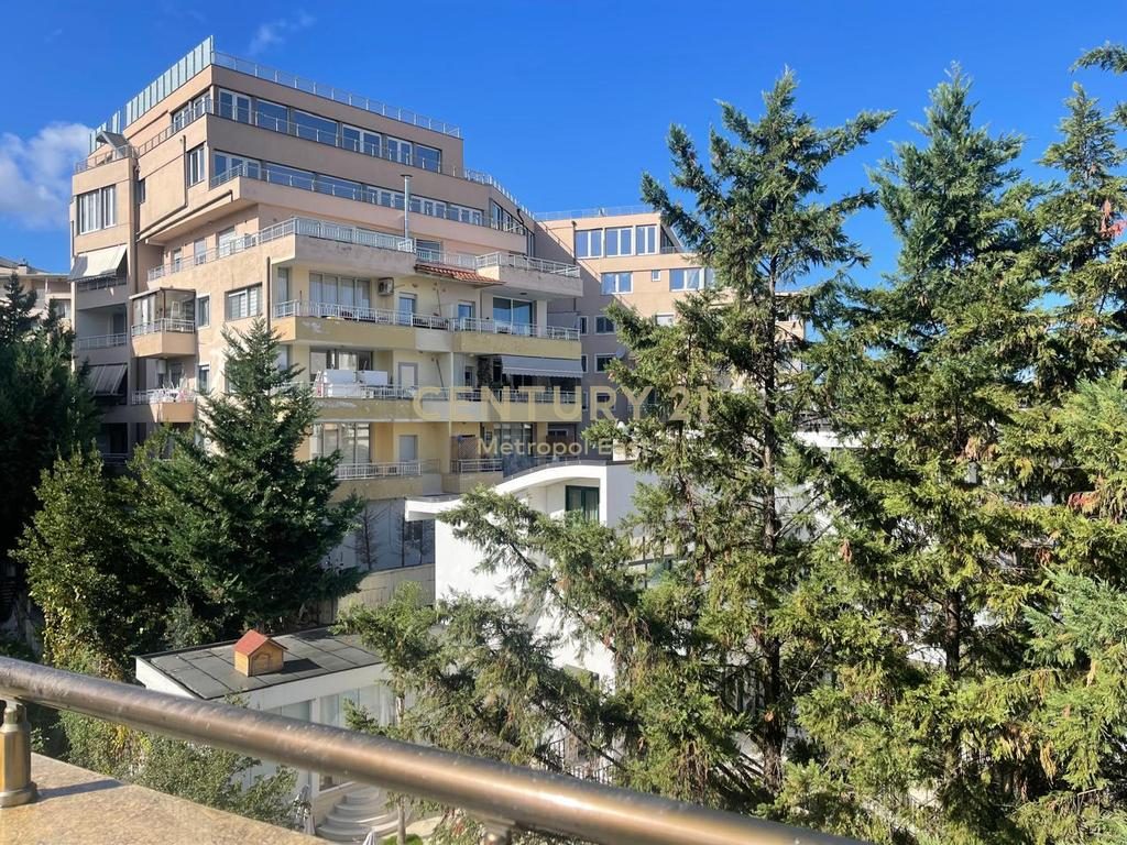 SHITET APARTAMENT KOMOD  2+1+2 ME DRITE DHE HAPESIRE TEK LIQENI I THATE