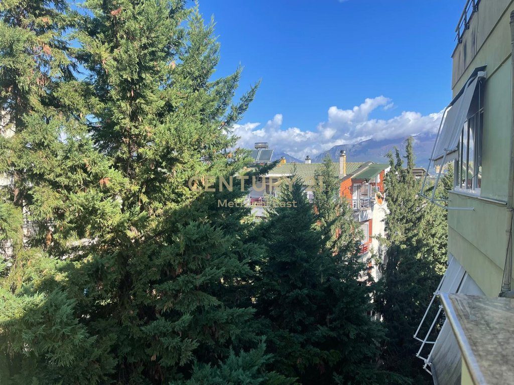SHITET APARTAMENT KOMOD  2+1+2 ME DRITE DHE HAPESIRE TEK LIQENI I THATE