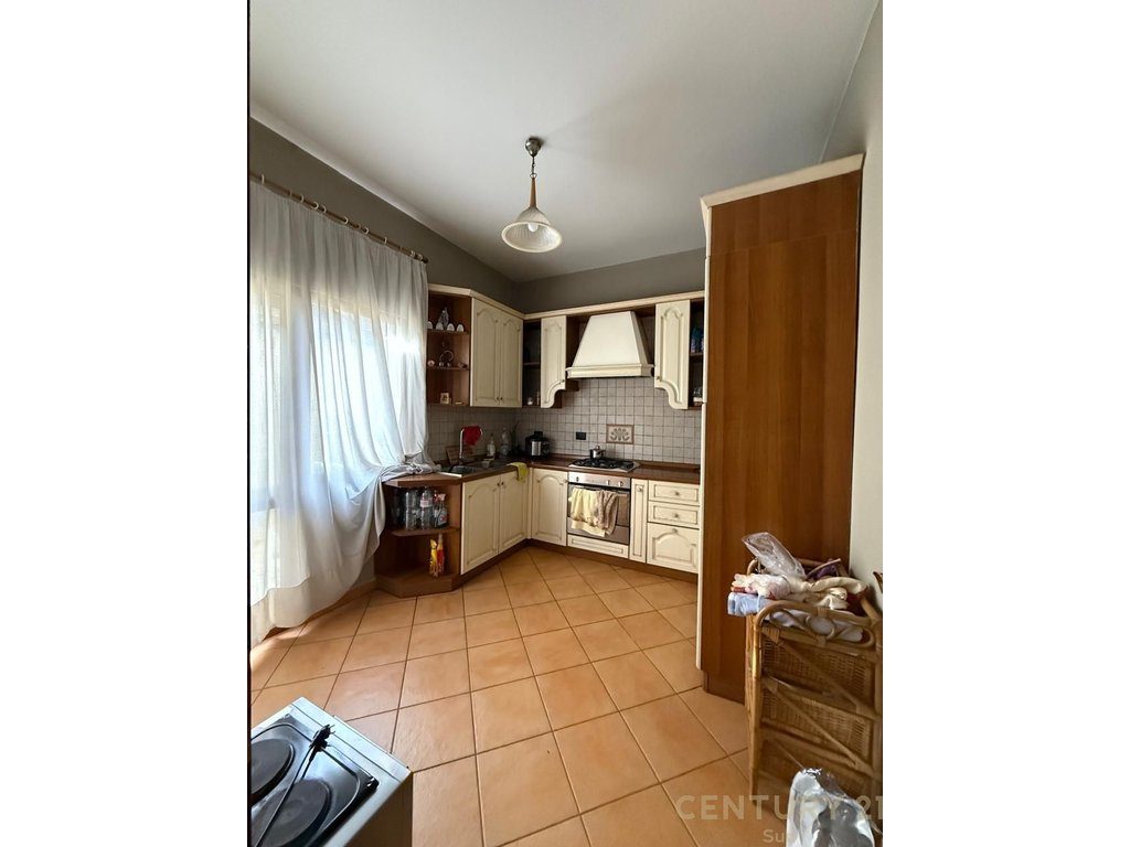 Vilë 4+2 Në Shitje në Don Bosco, Tiranë - 500,000€ | 408 m²