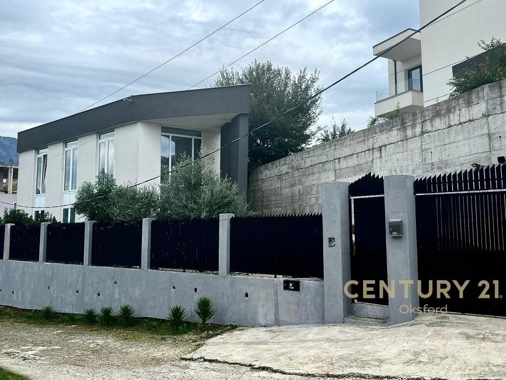 Shesim Vilë  Prane Liqenit Te Farkes!