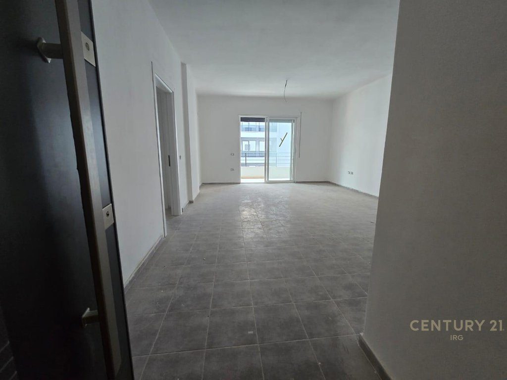 SHITET APARTAMENT 2+1+ Post Parkimi, PRANE LUNGO MARE VLORE
