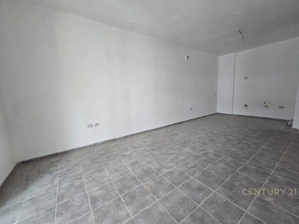 SHITET APARTAMENT 2+1+ Post Parkimi, PRANE LUNGO MARE VLORE
