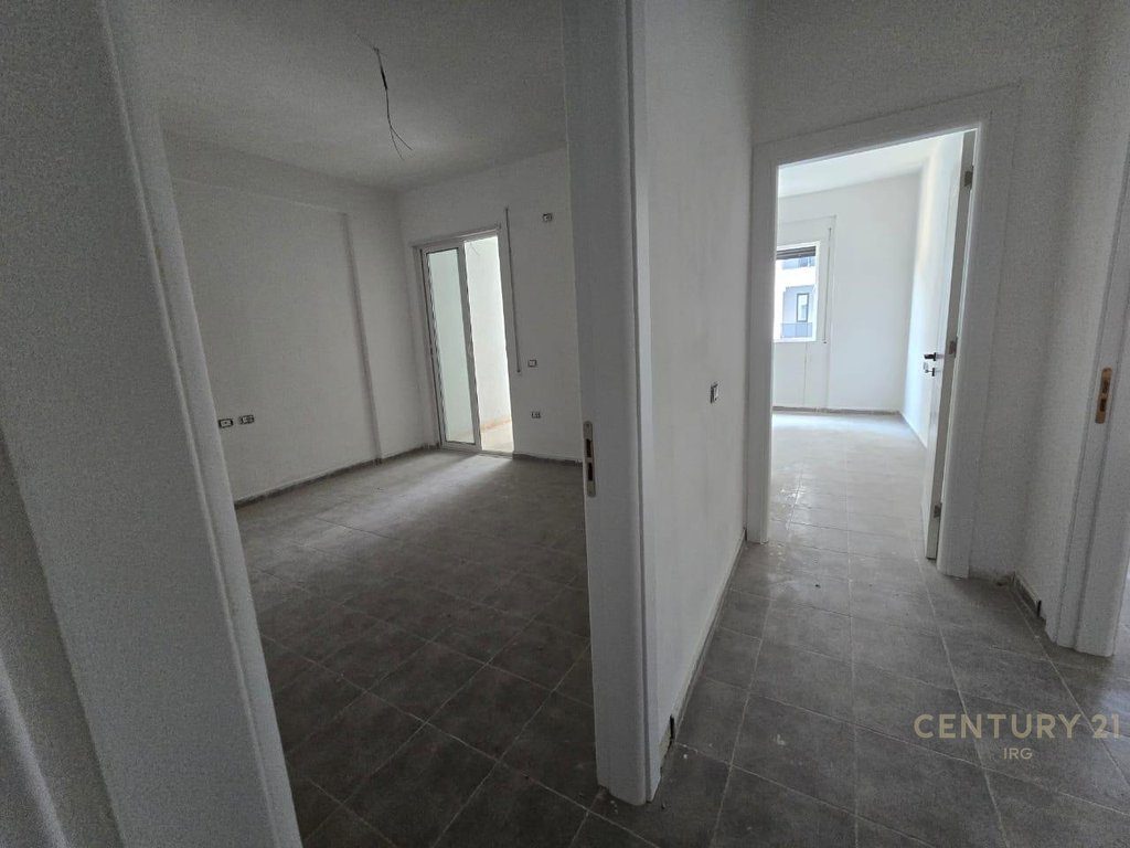 SHITET APARTAMENT 2+1+ Post Parkimi, PRANE LUNGO MARE VLORE