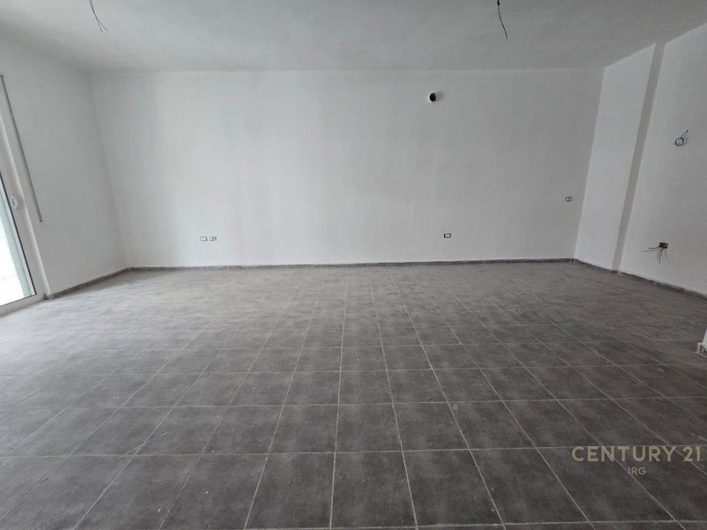 SHITET APARTAMENT 2+1+ Post Parkimi, PRANE LUNGO MARE VLORE