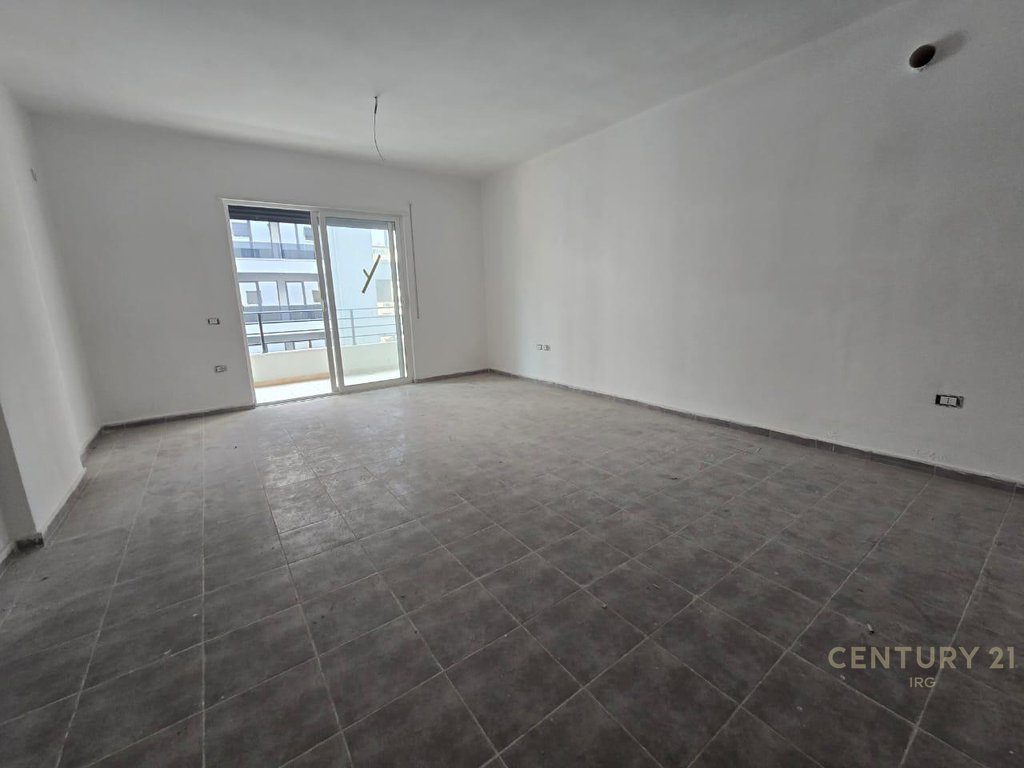 SHITET APARTAMENT 2+1+ Post Parkimi, PRANE LUNGO MARE VLORE