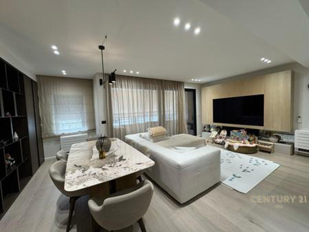 Apartament 2+1+2 luksoz & Post Parkimi te Rezidenca Kodra e Diellit!