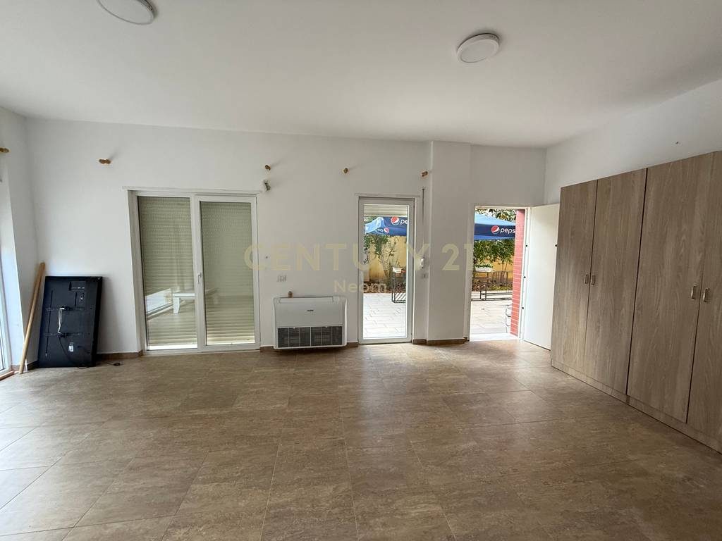 Shitet Apartament 2+1+2 Rruga Peti Te Liqeni i Thate!