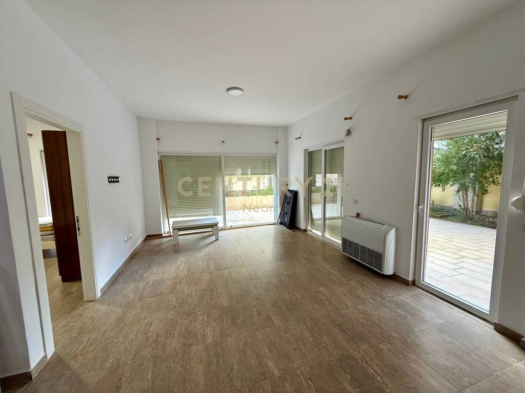 Shitet Apartament 2+1+2 Rruga Peti Te Liqeni i Thate!
