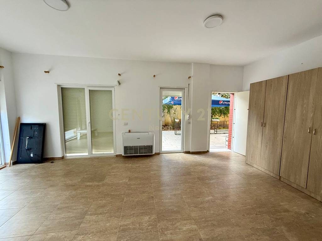Shitet Apartament 2+1+2 Rruga Peti Te Liqeni i Thate!