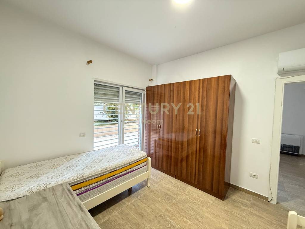 Shitet Apartament 2+1+2 Rruga Peti Te Liqeni i Thate!