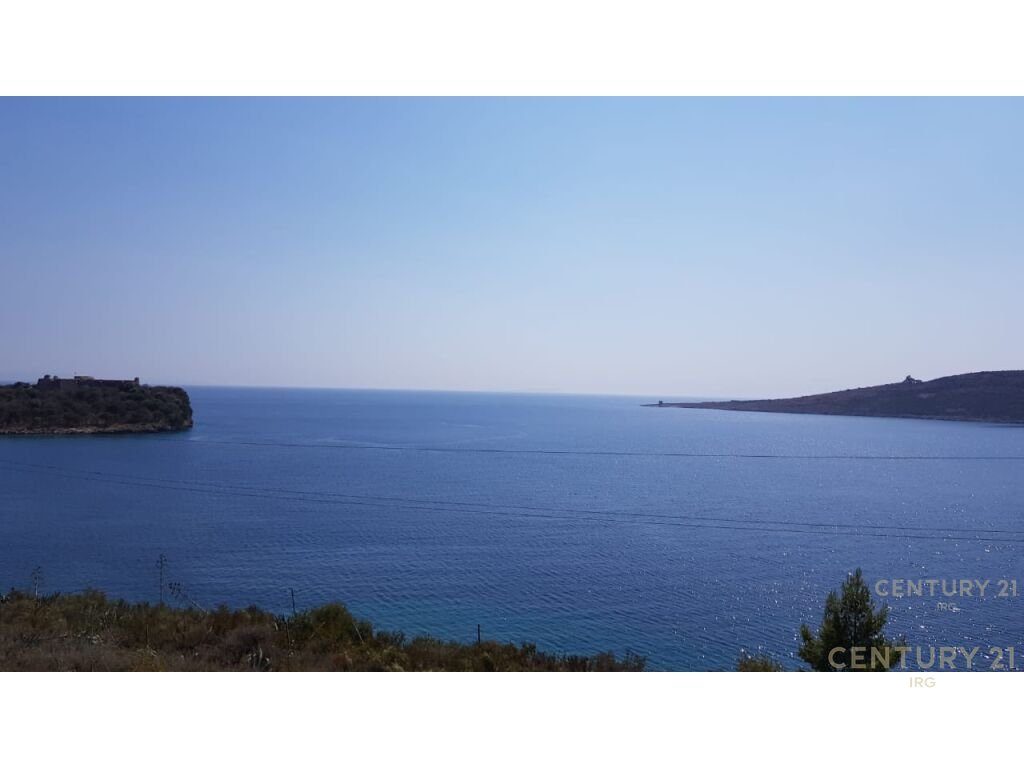 Shitet 1000 m2 Toke ne Porto Palermo! Vija e pare me detin.