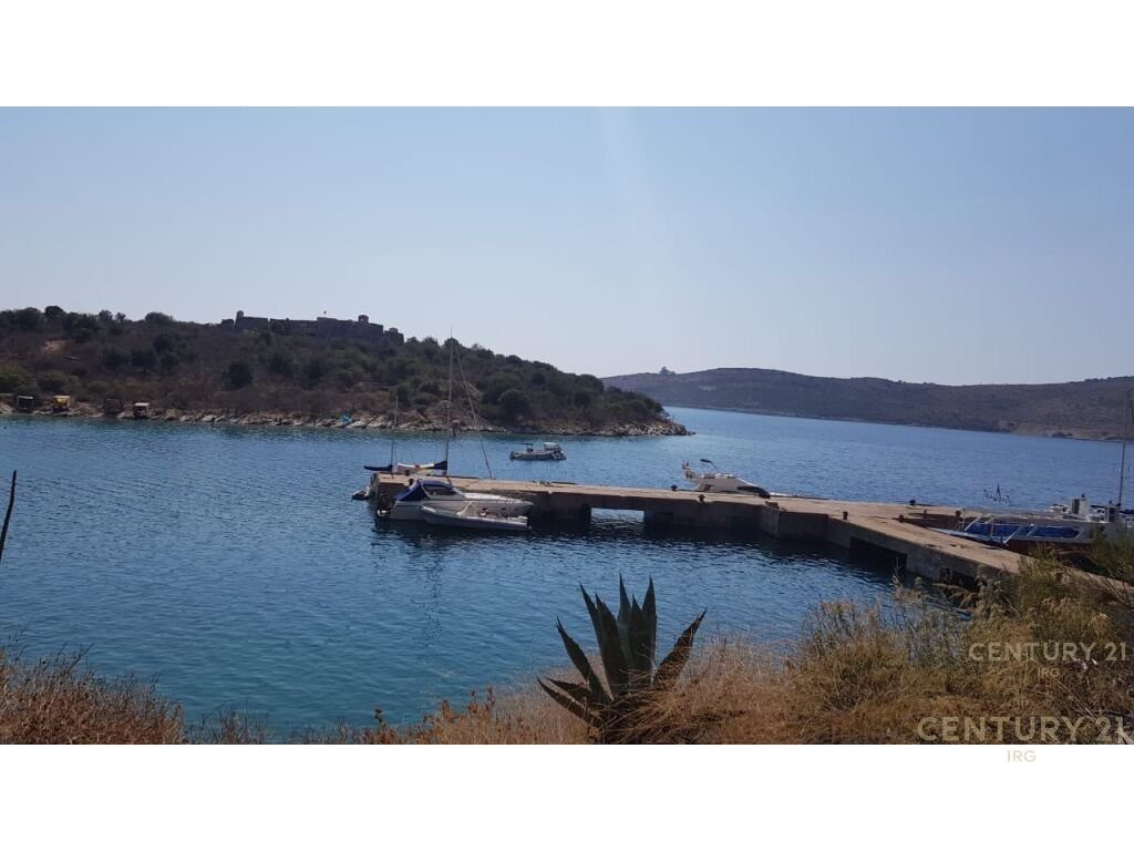 Shitet 1000 m2 Toke ne Porto Palermo! Vija e pare me detin.