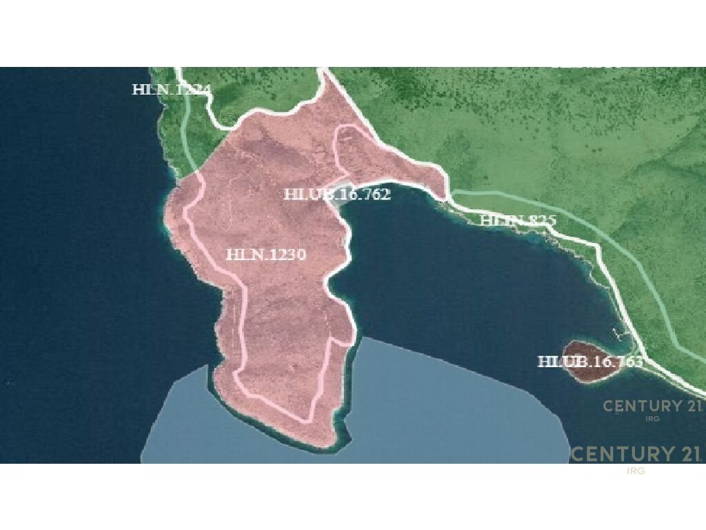 Shitet 1000 m2 Toke ne Porto Palermo! Vija e pare me detin.