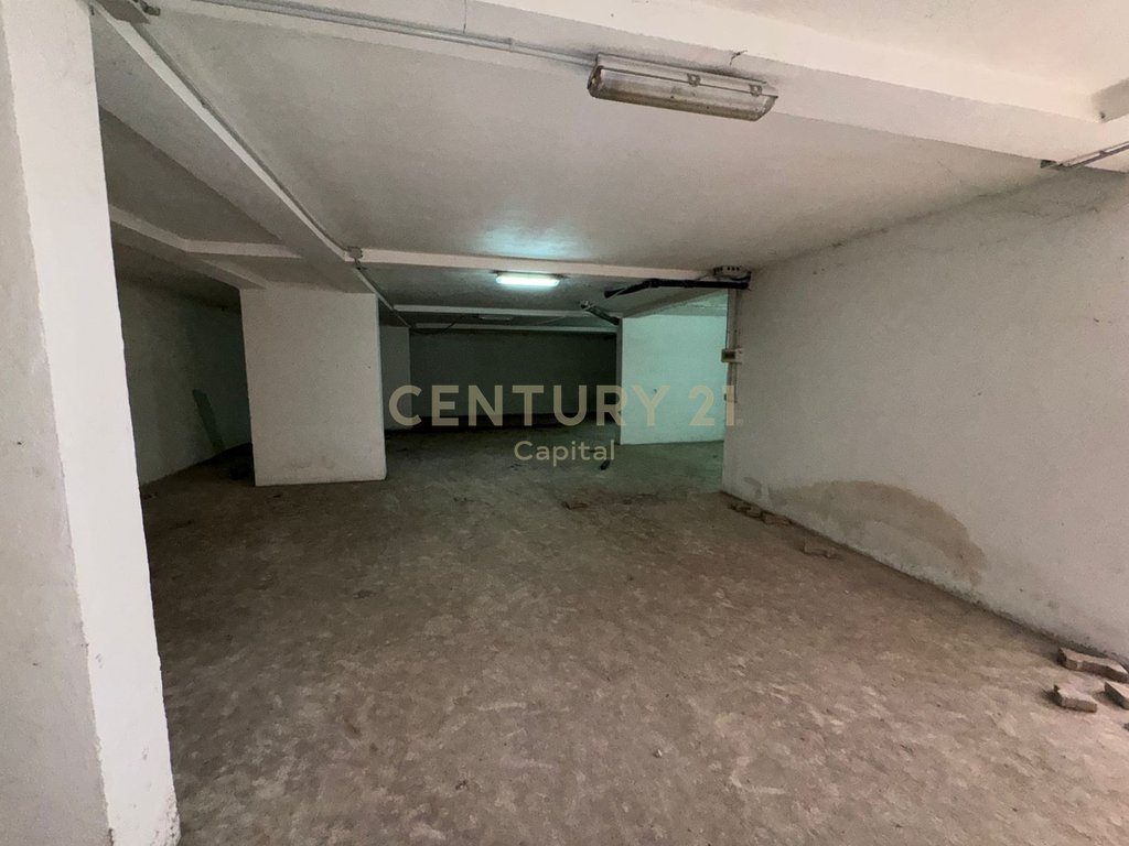 Hapësirë multifunksionale per shitje te Çajupi