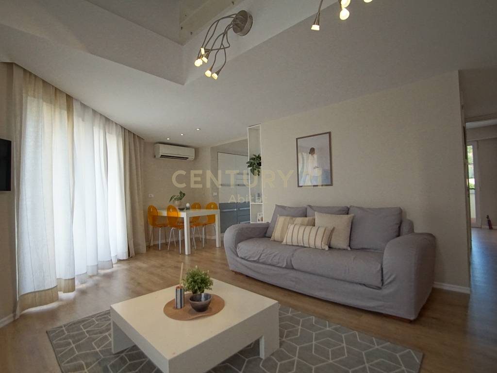 SHESIM DUPLEX 2+1+2+VERANDE NE LEZHE, QENDER