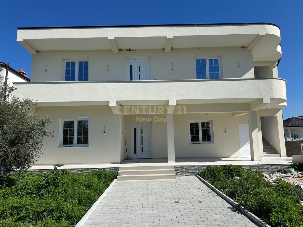 Shitet  Truall +Ndertese ne Fshatin Qerret te Kavajes.