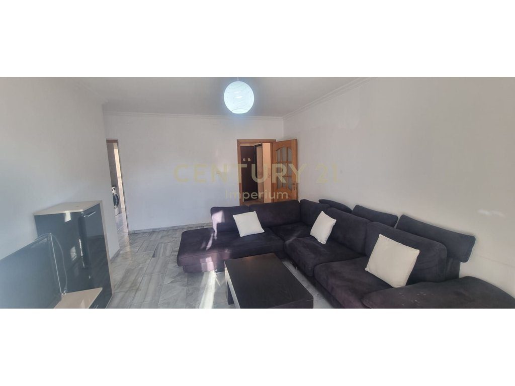 Apartament 2+1 me kuzhinë të veçuar dhe 2 ballkone për QIRA – Laprakë, Tiranë