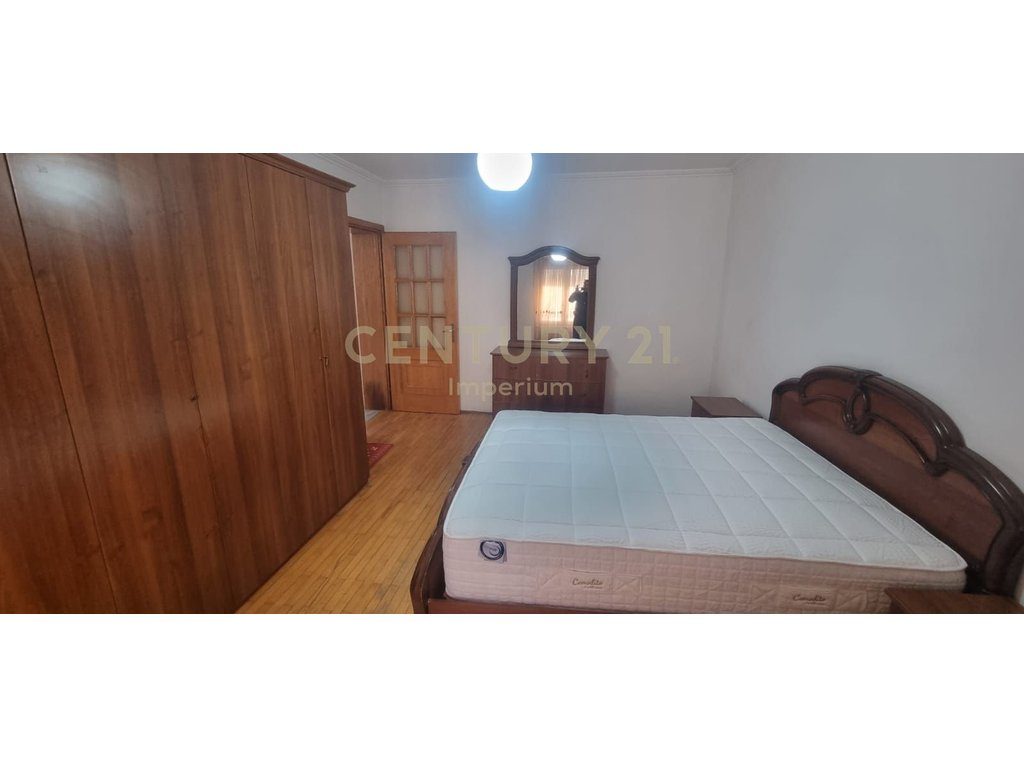 Apartament 2+1 me kuzhinë të veçuar dhe 2 ballkone për QIRA – Laprakë, Tiranë