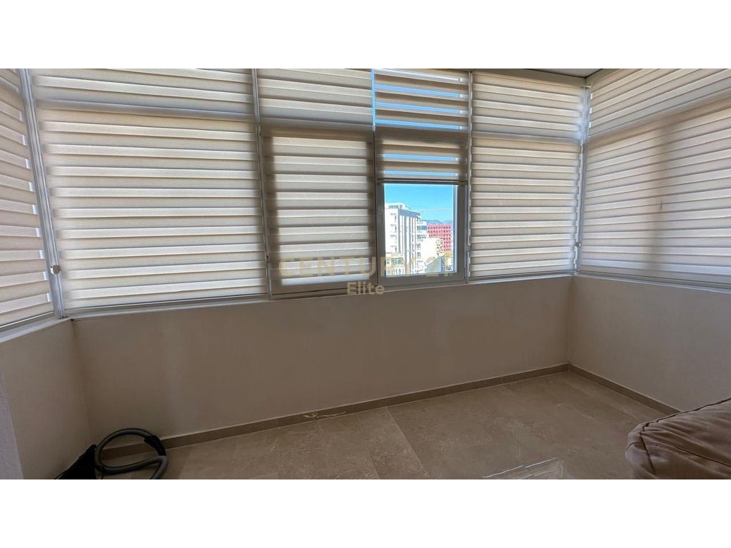 Shitet, Apartament 2+1+2, Rruga e Barrikadave