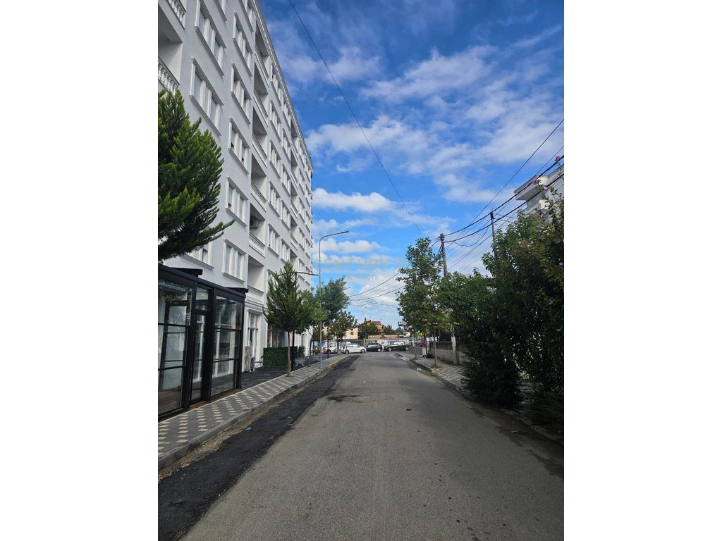 Shesim apartament 2+1 "Rruga 7 Marsi" Kamez!