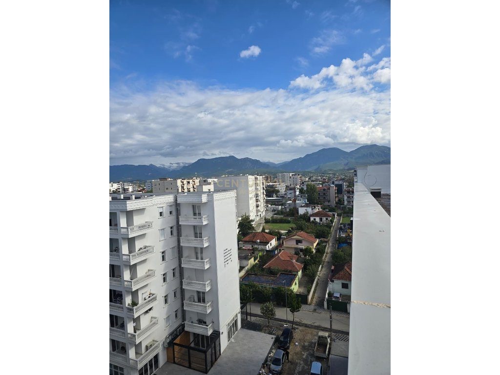 Shesim apartament 2+1 "Rruga 7 Marsi" Kamez!