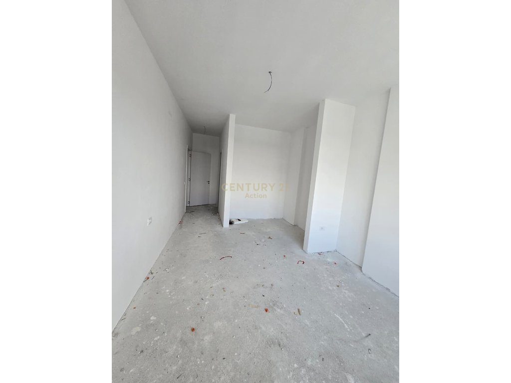 Shesim apartament 2+1 "Rruga 7 Marsi" Kamez!