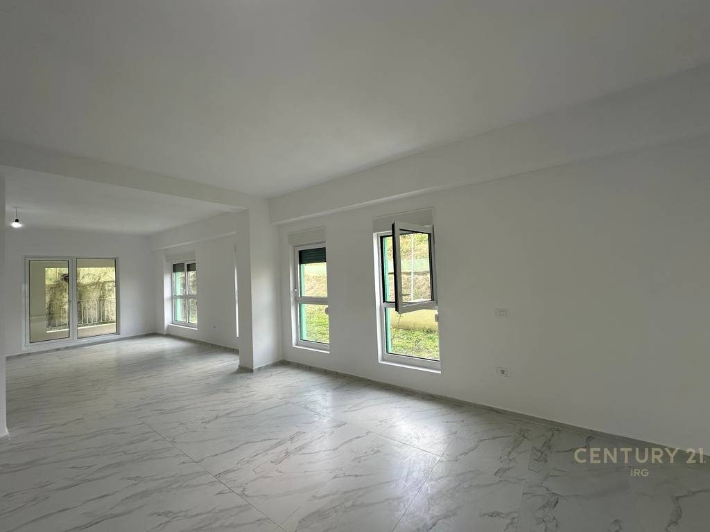Ambient Komercial për Qira në Rezidencën Kaimi!