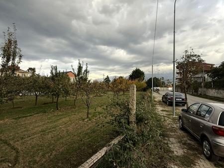 Shitet Tokë në Pogradec, Vetëm 30 m nga Liqeni
