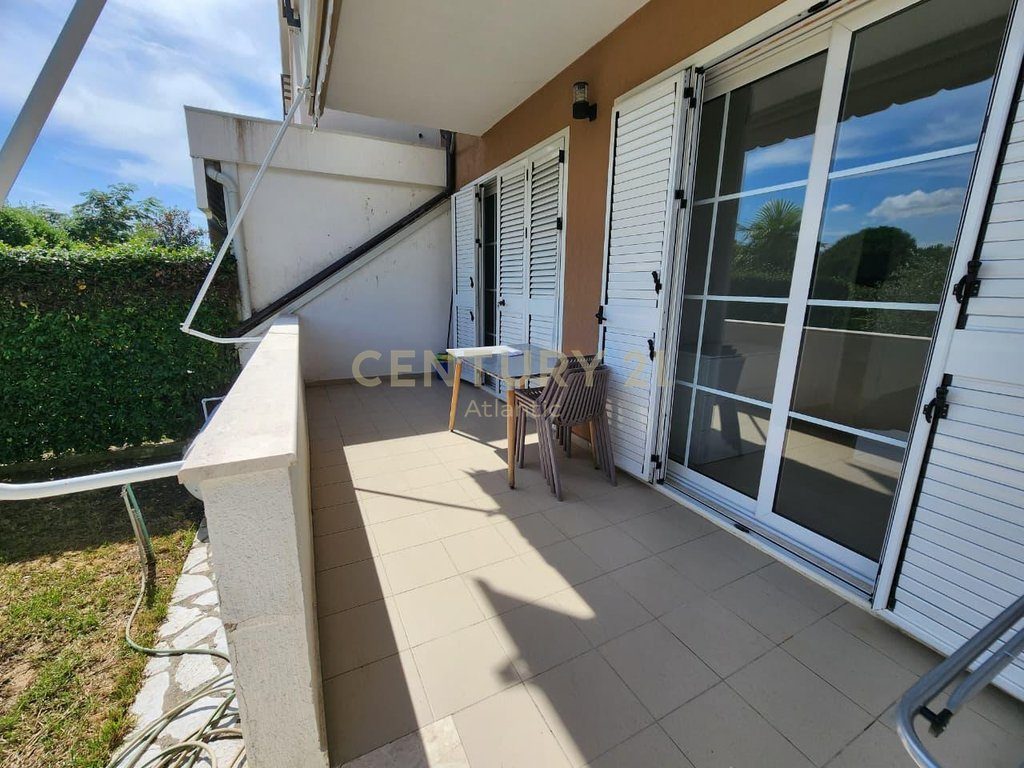 Shitet apartament 1+1 në kompleksin turistik-rezidencial Lura 3, Gjiri i Lalëzit.
