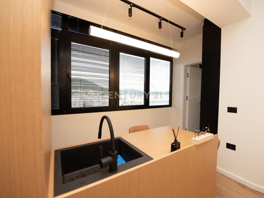 Shesim Apartament 1+1 dhe 1 Studio  në Lungomare, Vlorë  | 117 m² !