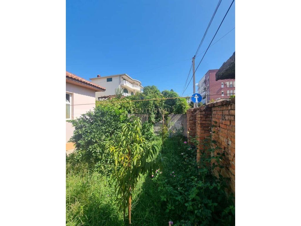 Shitet Truall ne Ali Dem Tiranë - 294,000.00€ | 300 m²!