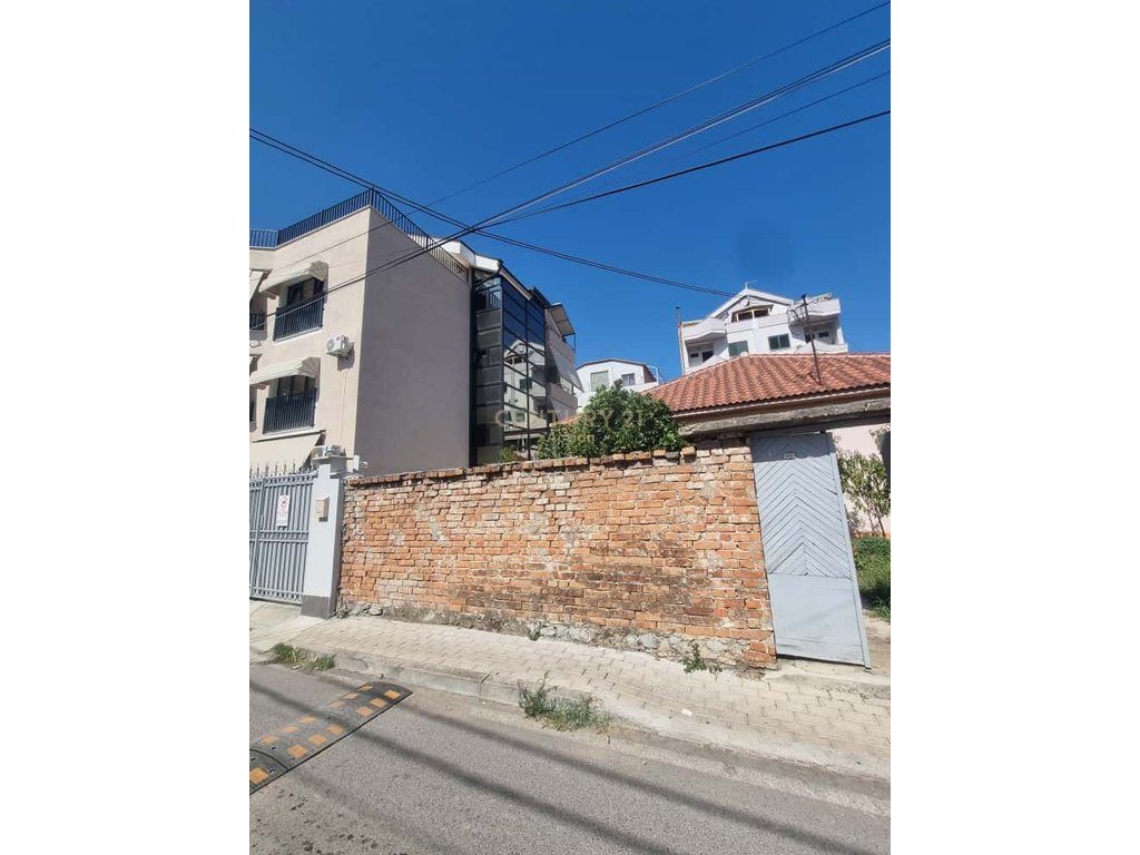 Shitet Truall ne Ali Dem Tiranë - 294,000.00€ | 300 m²!