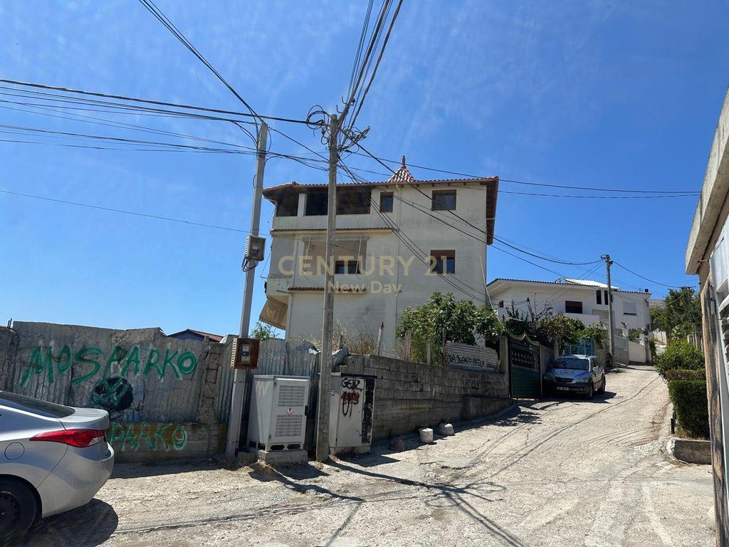 Vilë  në shitje te Spitali, Durrës - 250,000€ | 285 m²