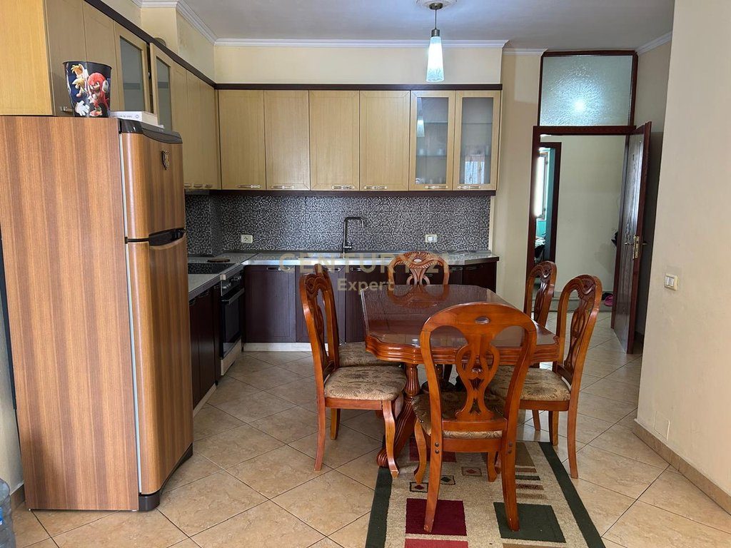 JEPET ME QIRA APARTAMENT 2+1+2 PRANE TERMINALIT TE AUTOBUSAVE, TEK CASA ITALIA