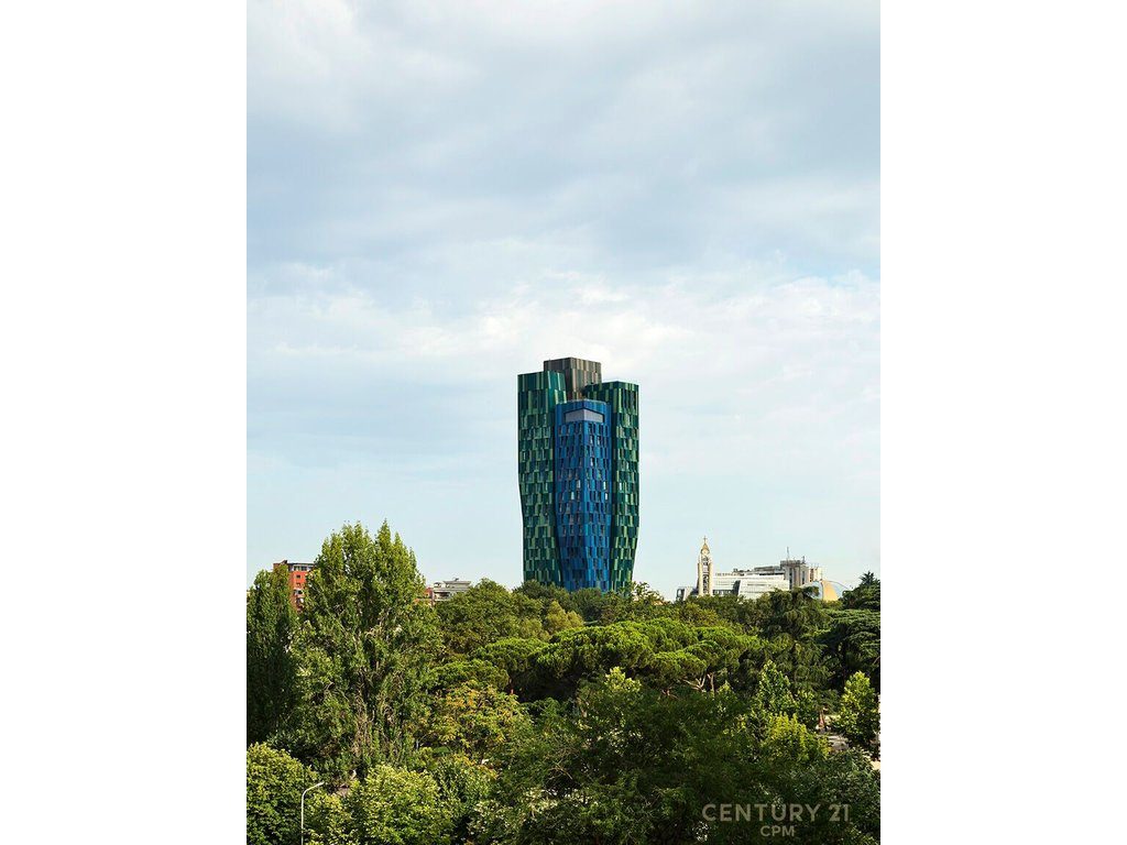 AMBJENT PER ZYRA ME QIRA TEK ALBAN TOWER!