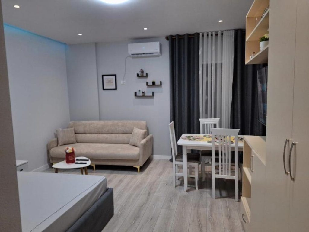 STUDIO PER QERA, NE LUNGOMARE 2(I disponueshem nga Shtatori)!
