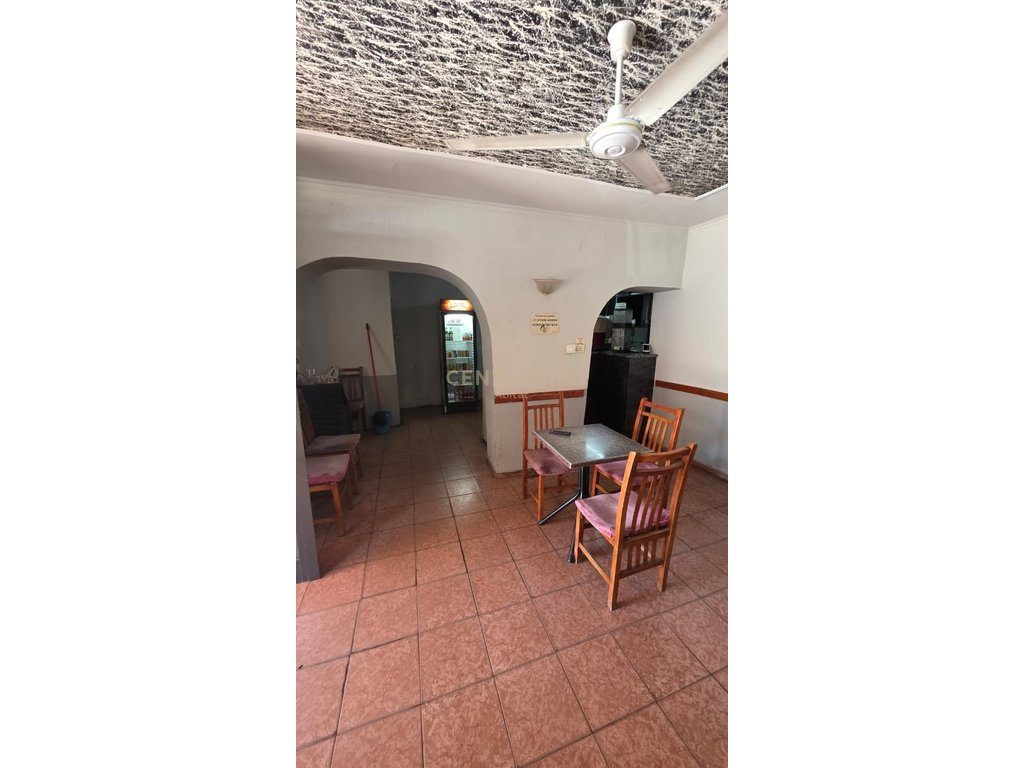 Ambient Komercial  Kati 0 për qira në Rrugën  4 Dëshmorët