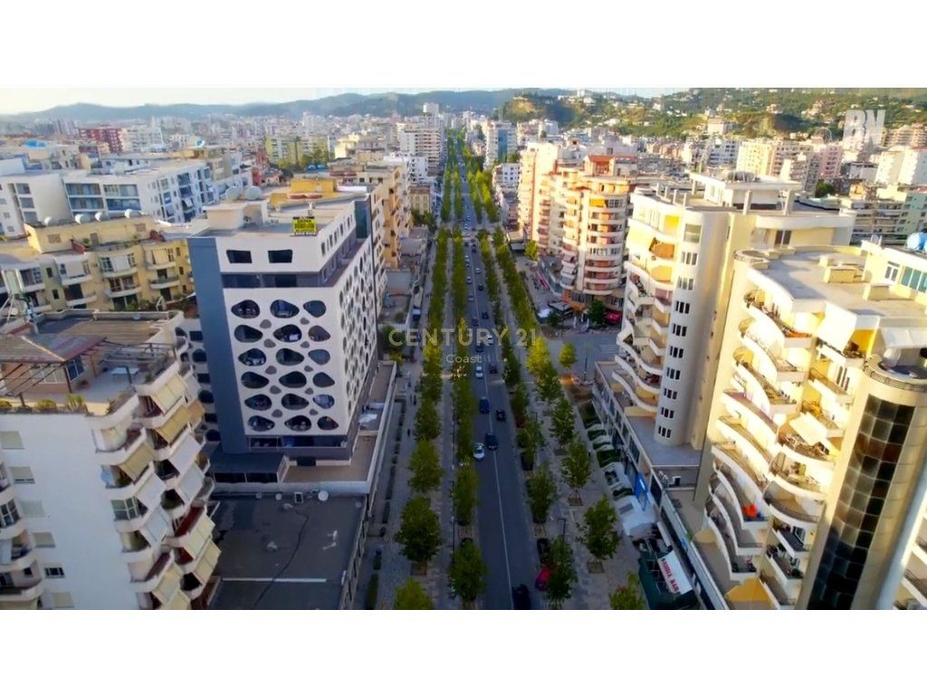 NJESI SHERBIMI PER SHITJE NE BULEVARIN "VLORE -SKELE"