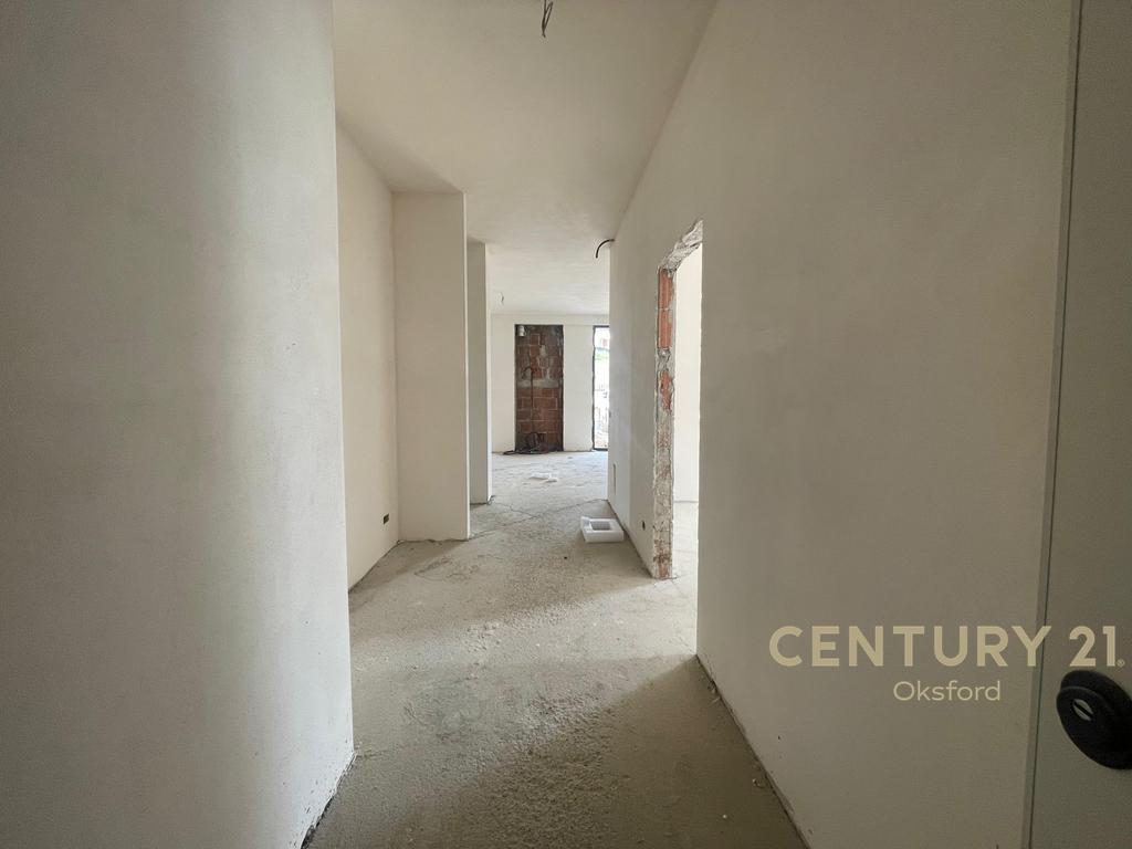 SHITET APARTAMENT 3+1+2 ME OBORR DHE 2 POSTE PARKIMI TE TULIPAN RESIDENCE