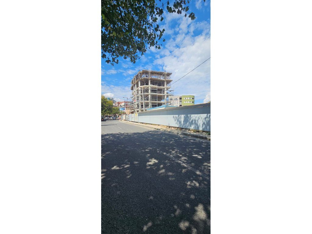 Prane shkolles "1 Maji", Ali Demi ofrojme per shitje Apartament 3+1+2!