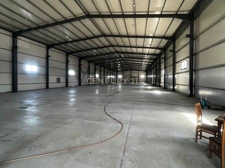 Godinë Komerciale Premium për Qira – Showroom buzë autostradës Tiranë–Durrës!