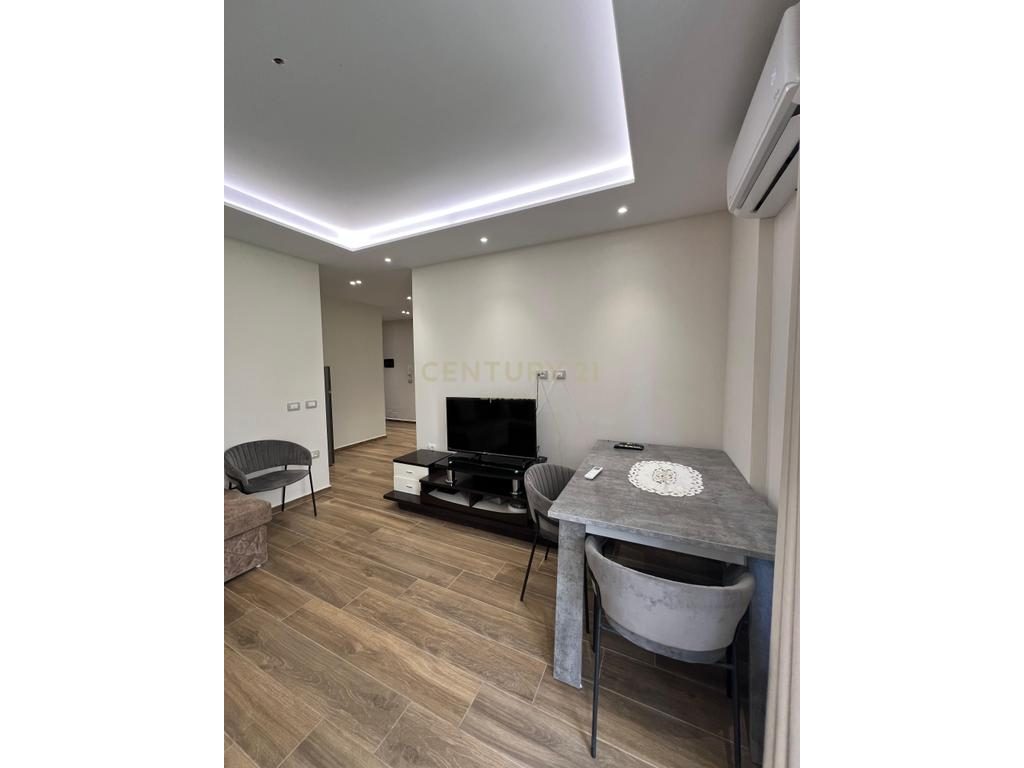 Shitet apartament 1+1 ne Qerret, 150 m larg detit!