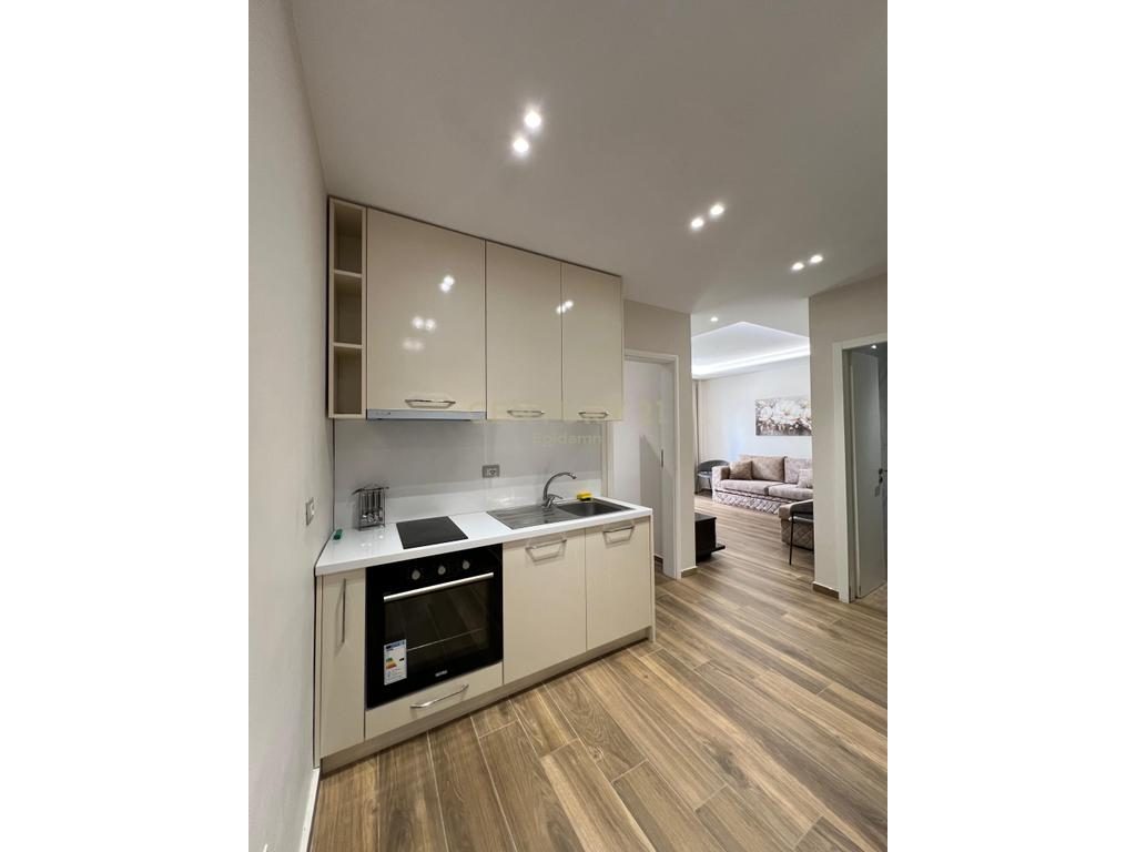 Shitet apartament 1+1 ne Qerret, 150 m larg detit!