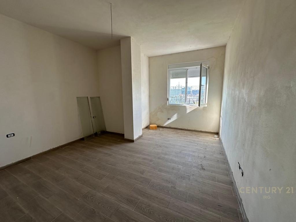 SHITET APARTAMENT 2+1 TEK BULEVARDI I RI