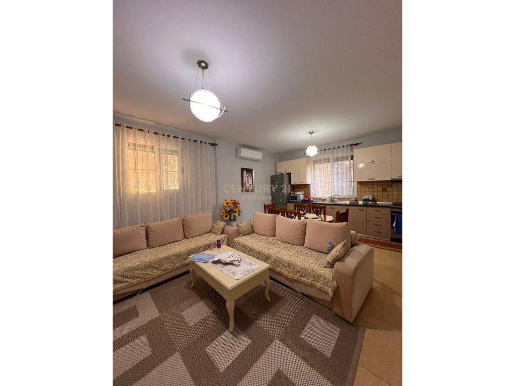 SHITET APARTAMENT 2+1 NE ZEMER TE DURRESIT PRANE AMFITEATRIT!